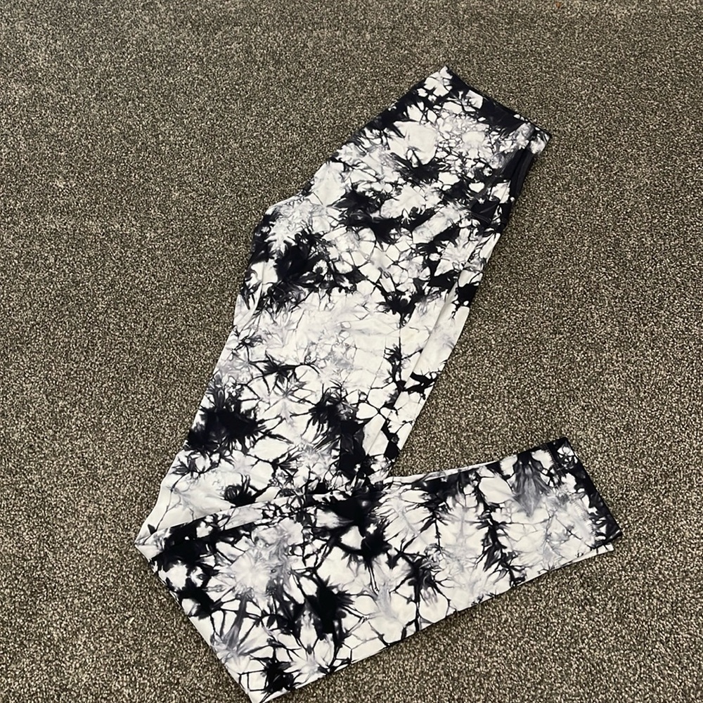 Lululemon wunder under tie dye leggings size 6